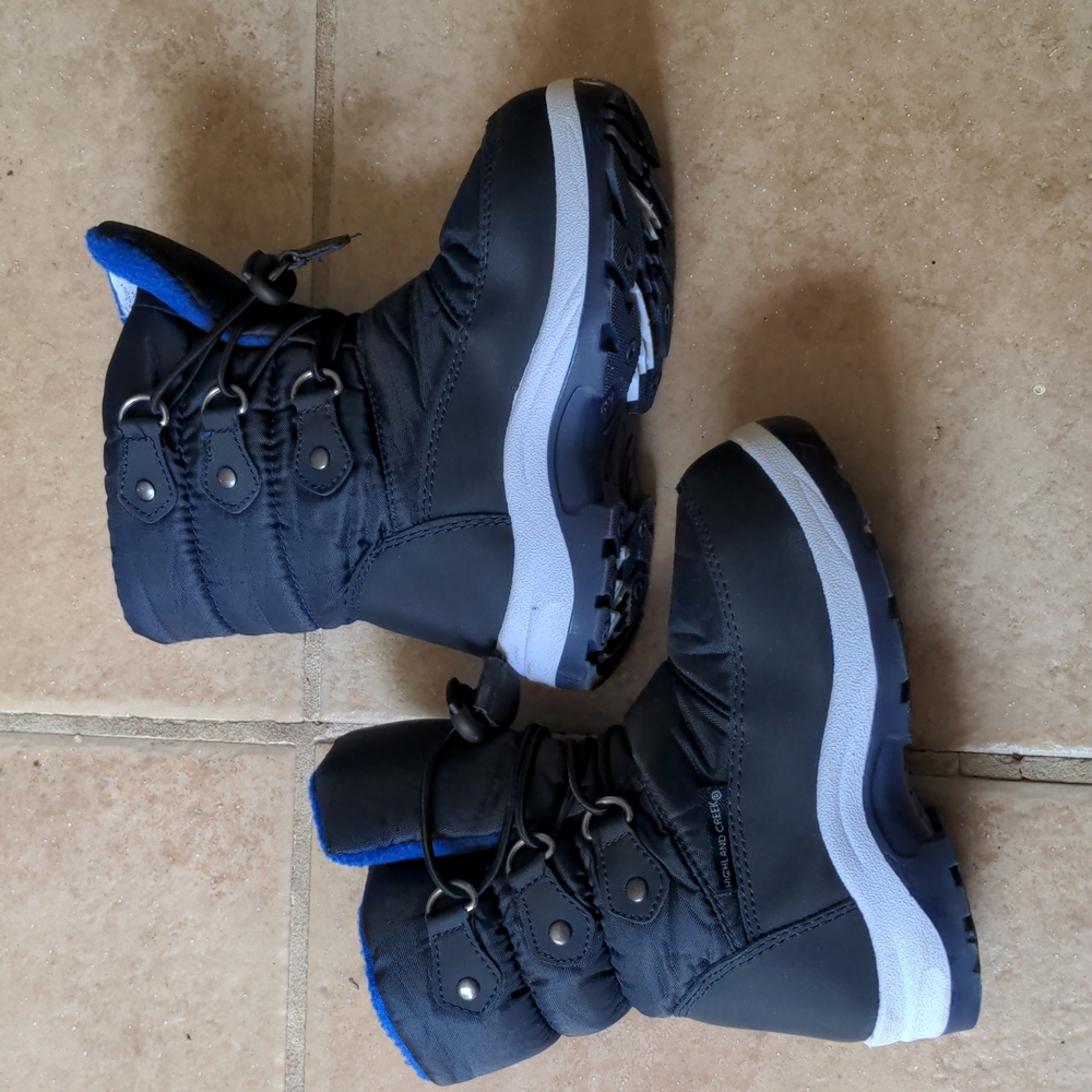 Boys snow boots toddler sz 9